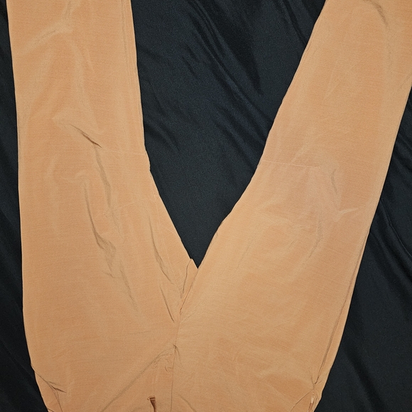 Fabletics Pants - Picture 3 of 4